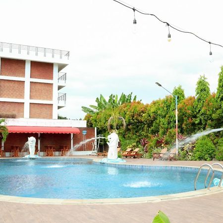 Thong'S Inn Hotel Kualanamu Medan Dış mekan fotoğraf