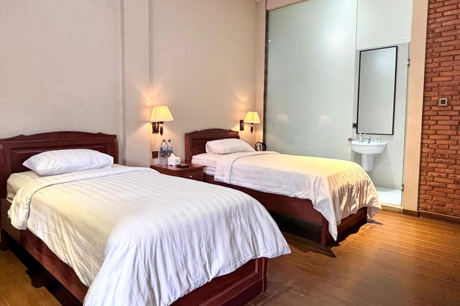 Thong'S Inn Hotel Kualanamu Medan Dış mekan fotoğraf